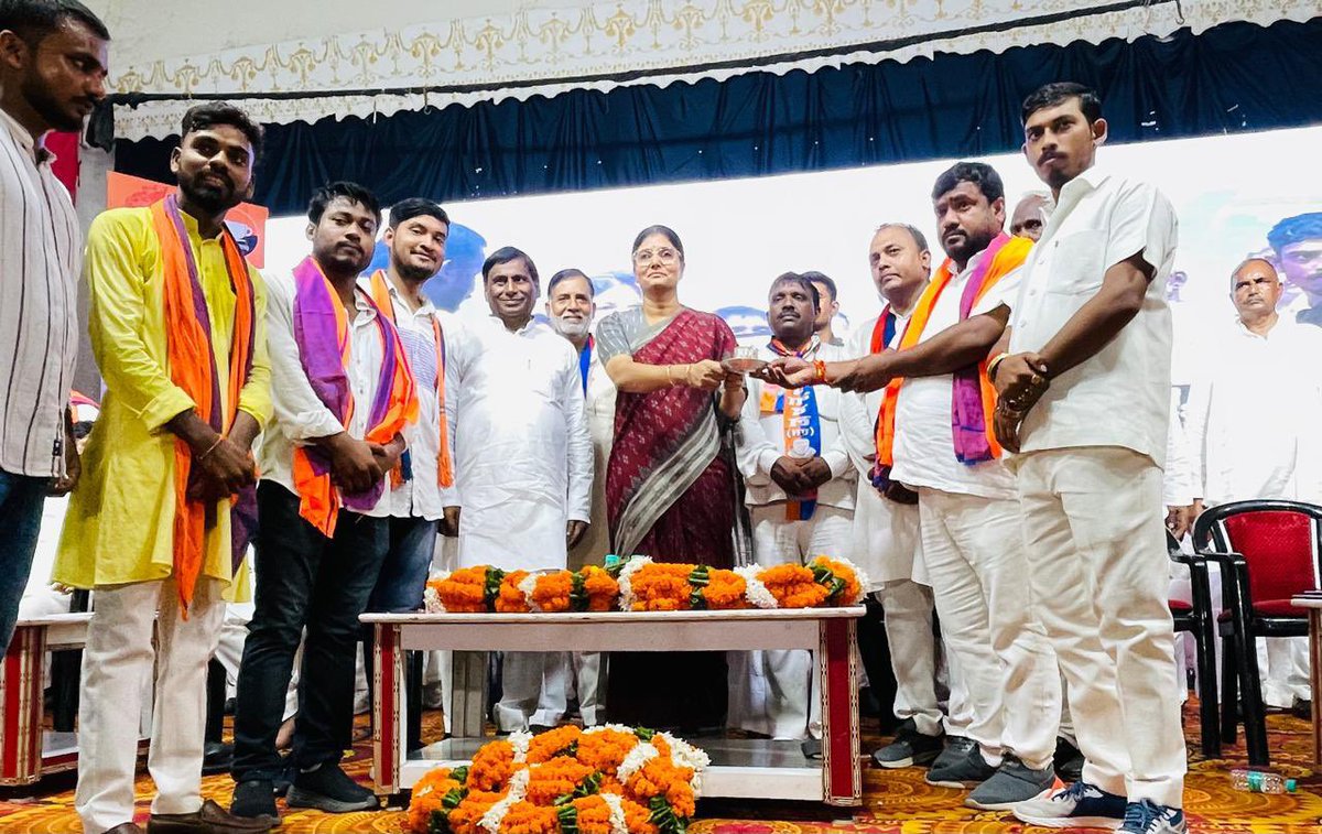 पूर्ण विश्वास है मेरे ये बंधु-भगिनी सामाजिक न्याय की लौ को कभी मंद नहीं पड़ने देंगे।
जय अपना दल! 
<a href="/ApnaDalOfficial/">Apna Dal (S)</a>