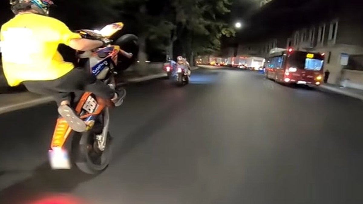Roma__SPQR's tweet photo. Notti a tutto gas a Roma nord: “Le moto sfrecciano e suonano gli allarmi” https://t.co/tfp8DD4nGJ https://t.co/ntnla14sfC