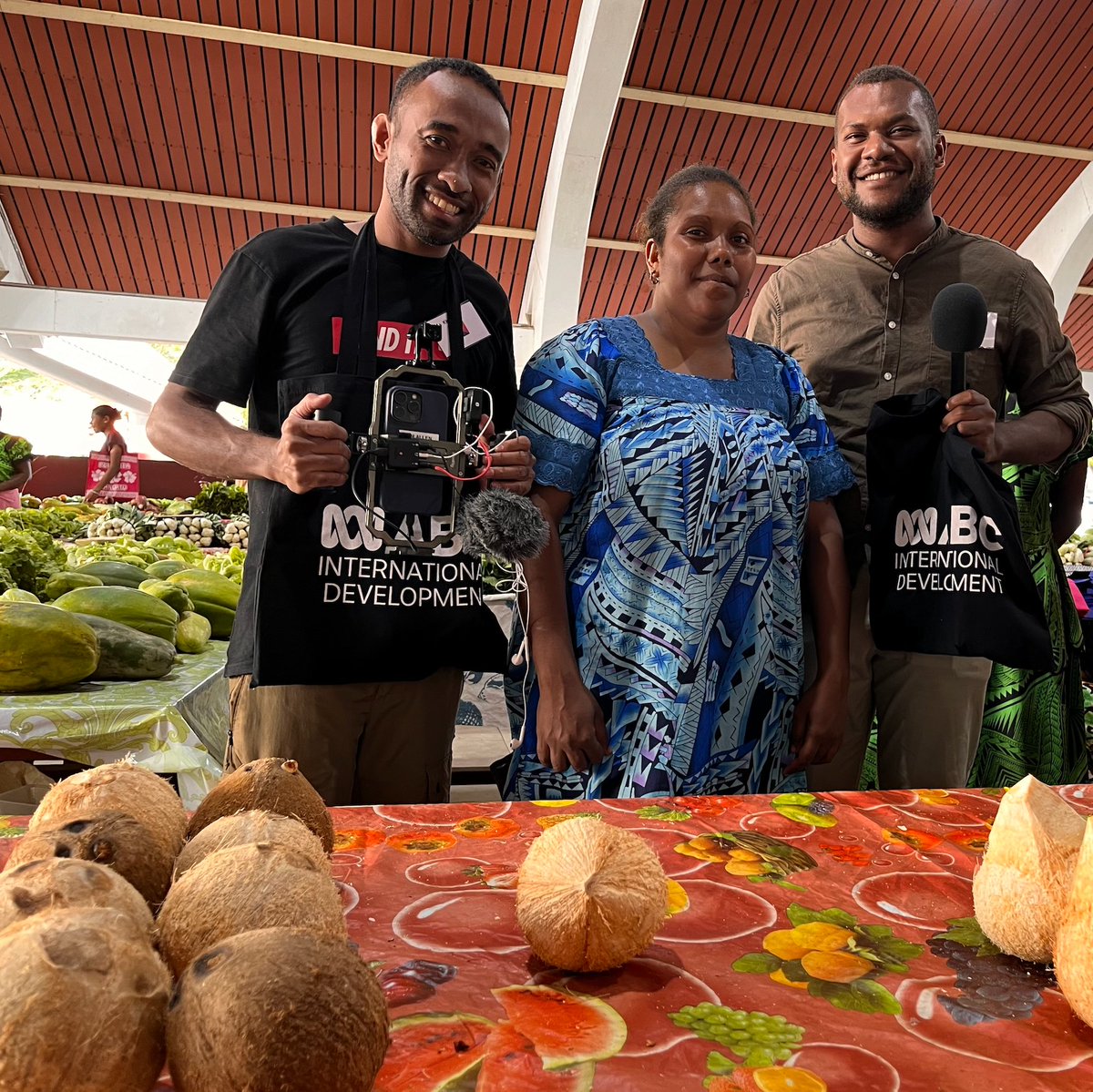 Such a wonderful day today at the 🇻🇺 market doing interviews and capturing videos with #MojoKits funded thru <a href="/dfat/">Department of Foreign Affairs and Trade 🇦🇺</a>.  

Through <a href="/ABCPacific/">ABC Pacific</a> ID Pacific Climate Media &amp; Traditional Knowledge project, I’m grateful to join fellow Pacific Islanders abc.net.au/abc-internatio…