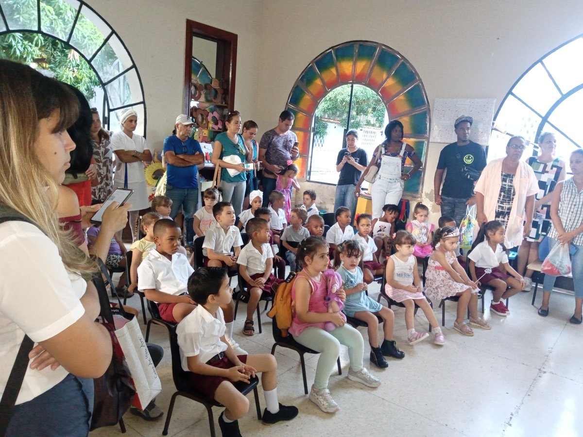 rosa_aulet's tweet photo. Así comienza el curso escolar en el CI Caperucita Roja en el municipio Playa, todos felices y contentos, cobertura docente completa .# PorLaEducacionCubana              #LaHa https://t.co/gduln3Ntvk