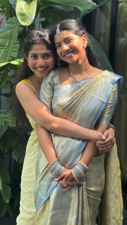 Nansai92's tweet photo. I am back😁. Waiting to c my darling @Sai_Pallavi92 on pooju's big day😍😍😍. 

#wedding
#vibe
#kotagiri 
#SaiPallavi 
#happymarriedlife😍. https://t.co/0hJpl6lAXW