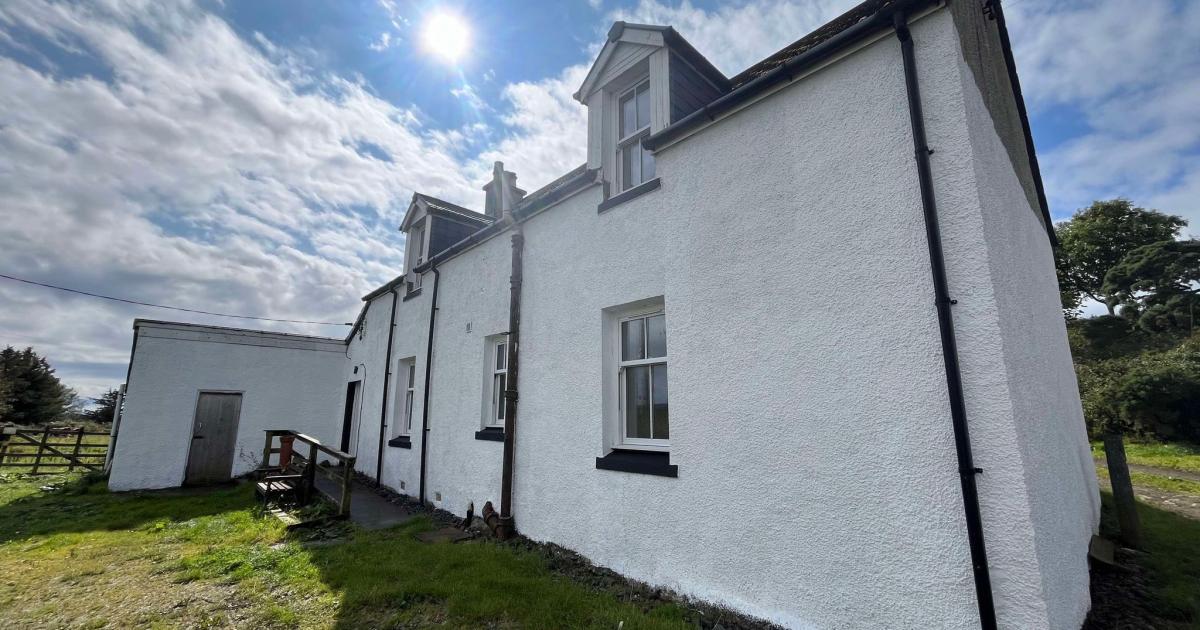 ScotlandIskocya's tweet photo. 'Rare opportunity' to lease house on one of Scotland's most beautiful islands https://t.co/W4CLZPYdzP https://t.co/ijPV3zMLL0