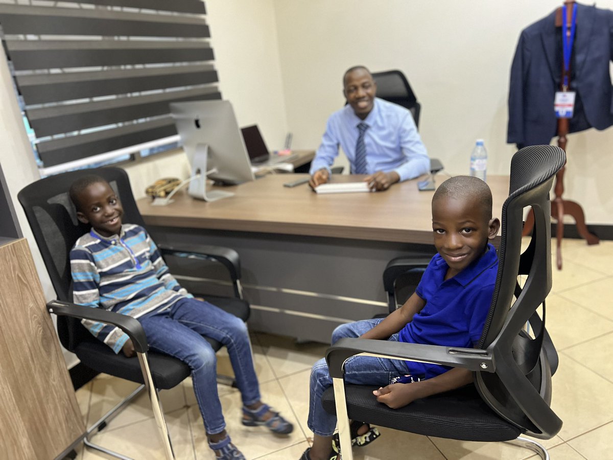 KateregaUthman's tweet image. Today I decided to work with the holiday makers to know and learn how practically we make things work out and have incomes. @wekesa_amos