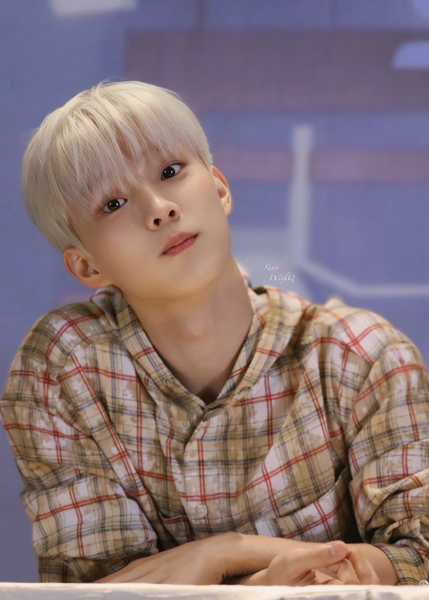 캠게같다. . 모델알바뛰는 배우지망생 금수저 이쥬연이랑 알바에과외까지갓생살아서 매일 바쁜 과대 지챵민이랑 
서로 저런애가 있는지도 모르고 살다가 교양 팀플에서 첨 만나야됨ㅋㅋ
둘다 첫감상은 이런 애가 있네...왜 몰랐지?로 시작해서 그냥 친해지고싶은 호감인 줄 꽤 오래 착각하길. . .