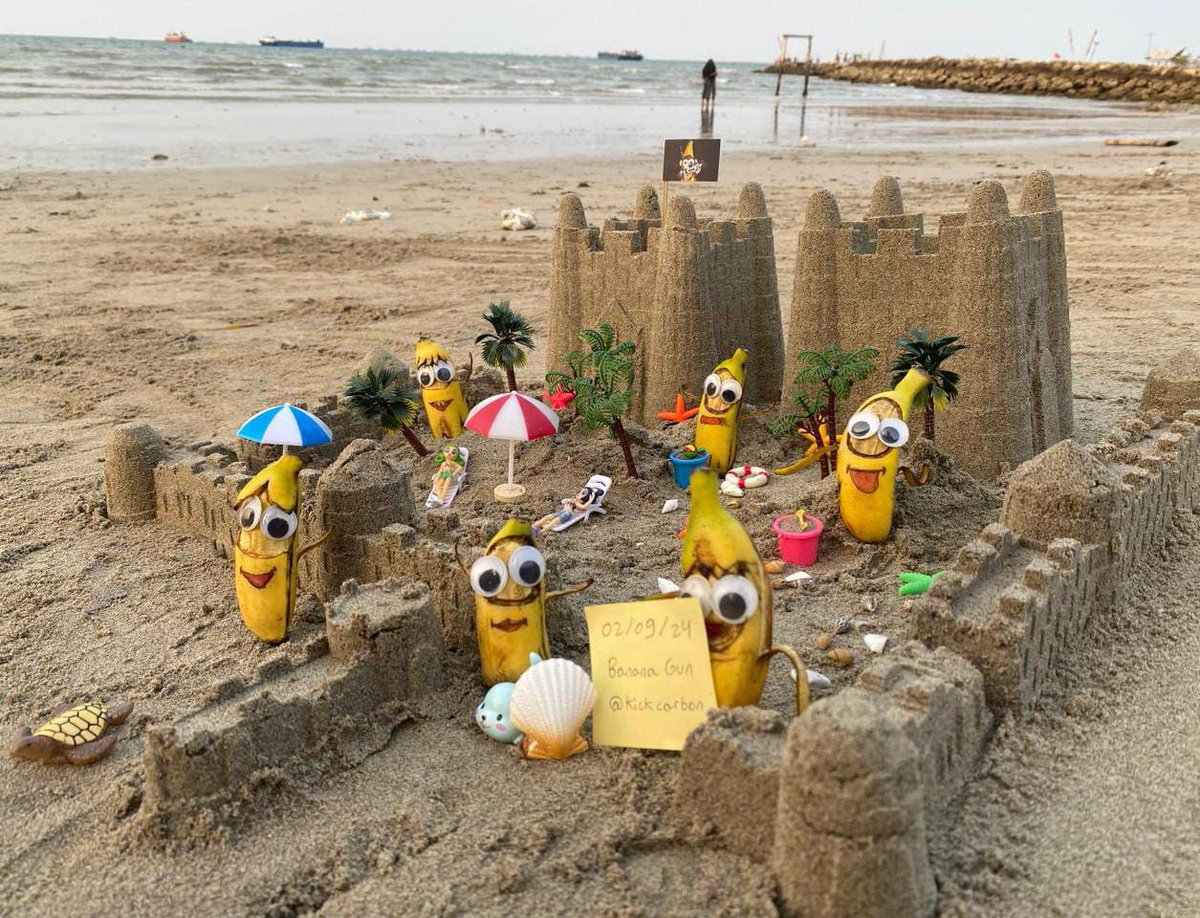 kickcarbon's tweet photo. @bananagun A bunch of bananas are making memories at Dalegan Beach 🌴🍌. Capturing the perfect 'Proof of Banana' shot for the @bananagun contest 🏖️📸 https://t.co/2HL69bZ2zR