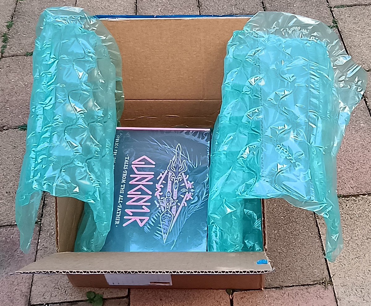_AL8__'s tweet photo. Finally the brand new hardcover comic of Mutant Cats reached me in Germany!
@gungnir @mutantcatsDAO @Hero #nft #mutantcats #graphicnovel #comics #HERO @mutantcats https://t.co/tSbApTaXQp