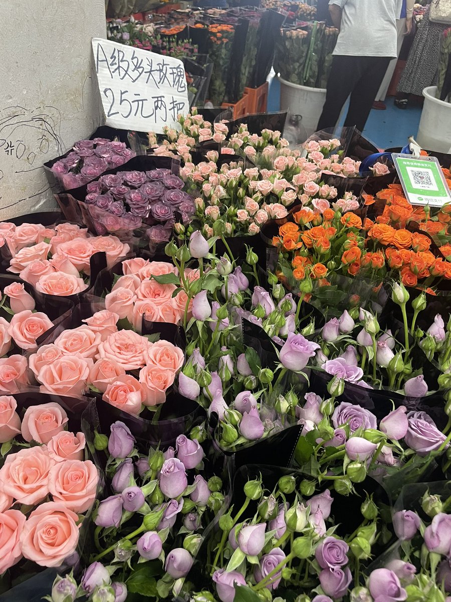 Cossmouyi's tweet photo. 云南花市 https://t.co/jqd52v4s19