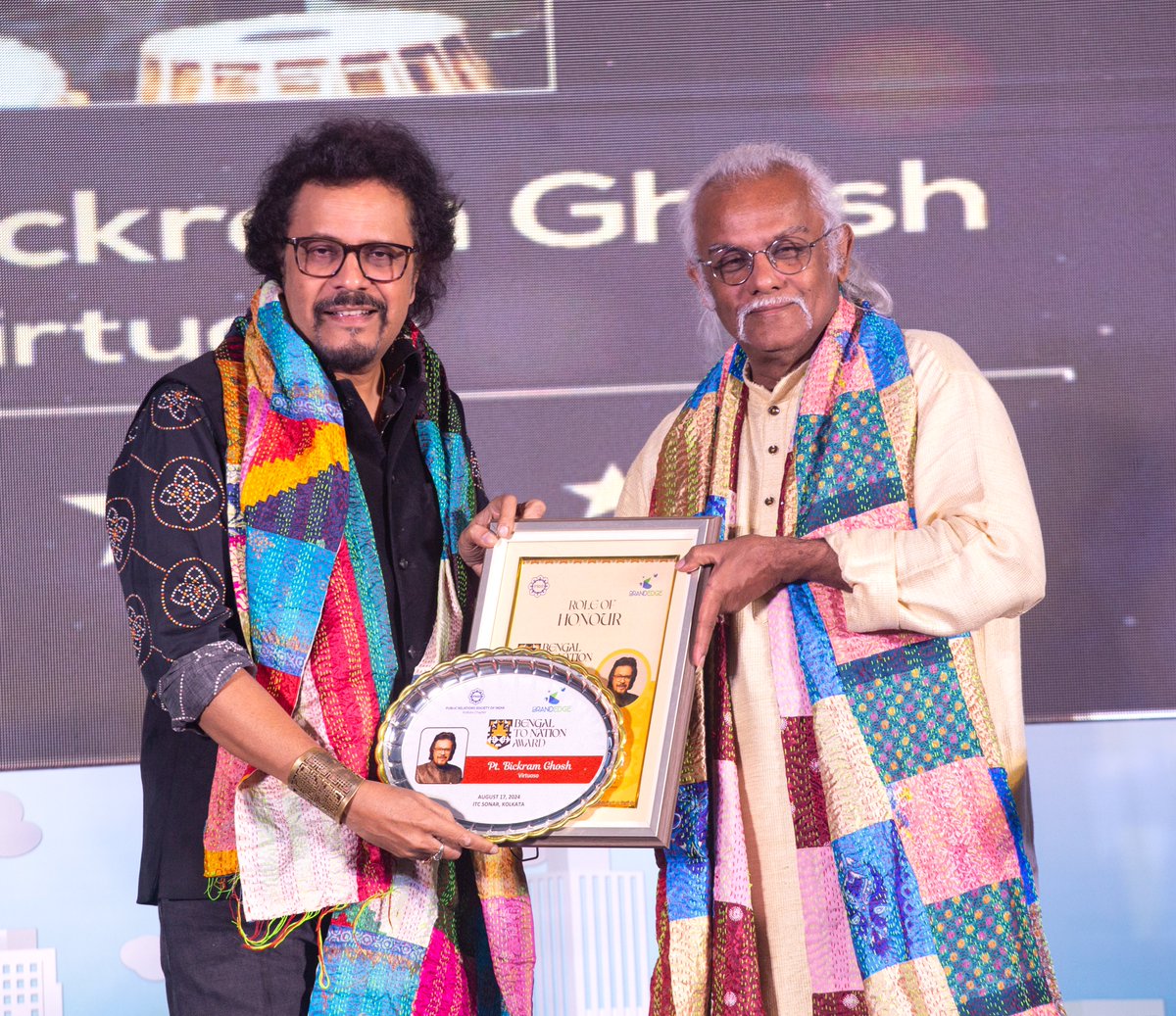 Pt. Bickram Ghosh received the prestigious Bengal to Nation Award for Virtuoso from Pt. Tarun Bhattacharya at the BrandEdge 2024 event.