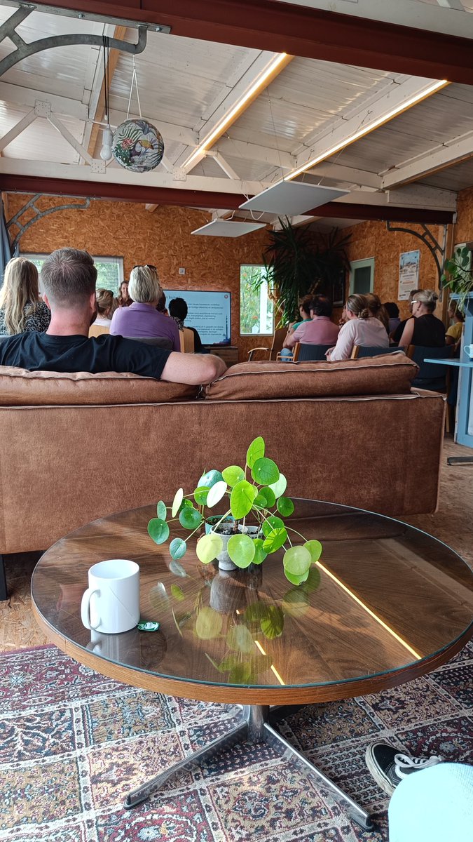 Vandaag organiseert <a href="/freshforward_nl/">Fresh Forward</a> een #inspiratie dag bij ons <a href="/KwiltGroningen/">KwiltGroningen</a>! Wij mochten meedenken en zelf ook input geven. Zo vertelt Casper de deelnemers over de Ideeënjagers en wordt ook het verhaal van <a href="/fijnwonen/">Fijn Wonen</a> gedeeld.