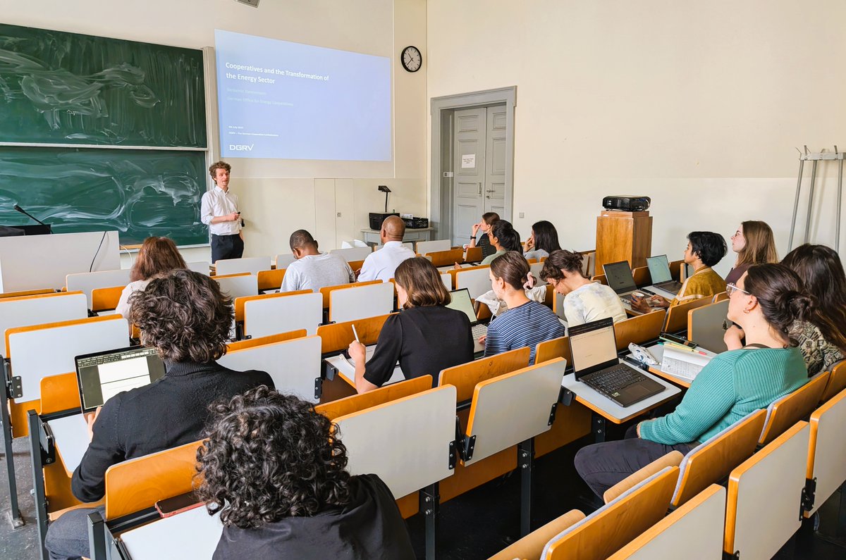 DGRV (@_genossenschaft) on Twitter photo Die Energieversorgung befindet sich weltweit in einem Transformationsprozess. Kein Wunder, dass die #Vorlesung zur #Energiewende bei den Studierenden der <a href="/HumboldtUni/">Humboldt-Universität zu Berlin</a> auf großes Interesse stieß. Wir waren eingeladen, das Thema aus genossenschaftlicher Perspektive zu beleuchten💡 Die Energieversorgung befindet sich weltweit in einem Transformationsprozess. Kein Wunder, dass die #Vorlesung zur #Energiewende bei den Studierenden der <a href="/HumboldtUni/">Humboldt-Universität zu Berlin</a> auf großes Interesse stieß. Wir waren eingeladen, das Thema aus genossenschaftlicher Perspektive zu beleuchten💡