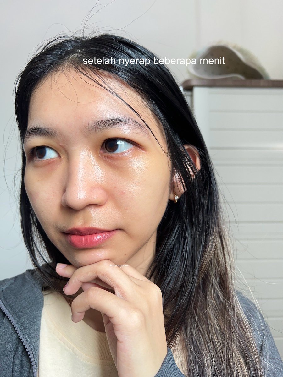 blueskycean's tweet image. agak trauma sama sunscreen transparant, soalnya bikin greasy basah molorin kacamataku

tapi karena si elformula abis launching sunscreen transparant jugaa, yaudah yuk cobain juga😌

berikut first impression-ku sejujur-jujur-jujurnya⤵️