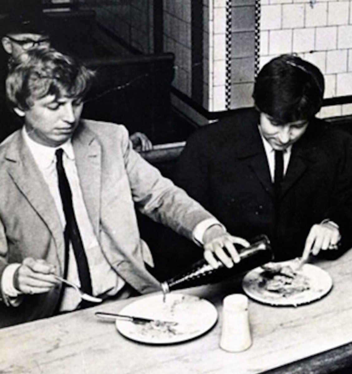 The_East_End's tweet photo. I bet he needed more than ‘arf a sixpence’ for that lot! Entertainers Tommy Steele (and Jimmy Tarbuck?) tuck into a plate of pie, mash and liquor - read a bit more of this ‘delicacy’ here https://t.co/AOtmChJVN2… #eastend #jimmytarbuck #tarbuck https://t.co/bAcZEpCfso