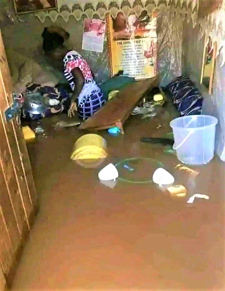 ConcernKenya's tweet image. Recent devastating #floods have displaced families in Kenya's urban informal settlements and with the generous support of the American people through @USAIDSavesLives & local partner @Msdp254 we're providing cash assistance & WASH NFIs in Mukuru to help #rebuild their lives.