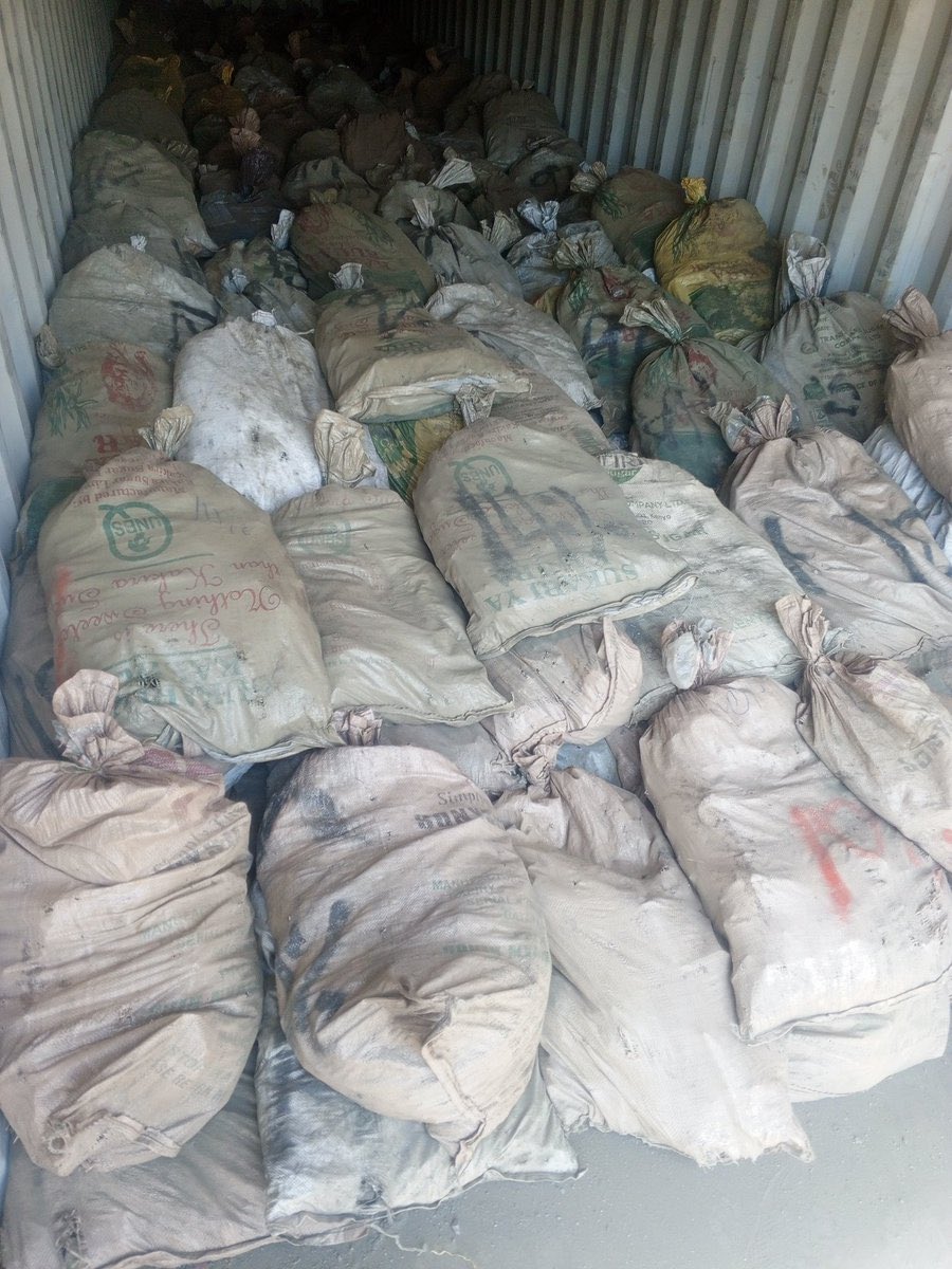 polo_kimanii's tweet photo. This are RealTime Fresh images of Macalder mines in Nyatike sub county in Migori a confidant sent me.

Here they dont just mine gold. They are also mining copper. The stones you see in this lorry have copper. This mzungu is the one buying them at 40kes per kg. 

As for the gold,he is buying it at 3500kes per gram from locals. The current market value for gold in the global market is 10,362kes per gram. 

As I am informed,government officials pass here to collect bribes from the foreign Exploiters then leave. And we both know these mines are untaxed and unlicenced. Locals live hand to mouth from the little pennies they get from mining as these foreigners pocket Billions. 

Copper is a very important mineral,every electronic used globally needs copper to work. @HassanAliJoho is in mombasa shooting tiktok videos instead of thinking of how Industries for processing these minerals can be set up.

Setting up Factories means there would be good roads and Employment,good roads means accesibility. Accessibility would lead to  other businesses coming up by road side. More employment. And thats how Urbanisation works. 

But these foreiners dont want that to happen. Its bad for business. People of migori . Stand up and demand for what the lord blessed you with. Otherwise,maisha itaendelea kuwa ngumu. Na hatuezi hama kenya wote