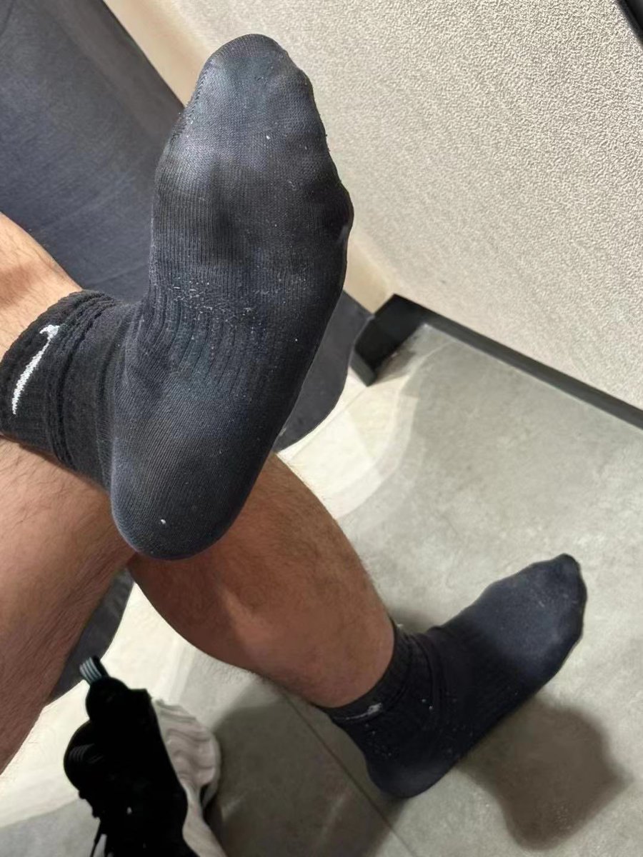 想在试衣间跪着舔吗 #黑袜 #臭脚 #1s