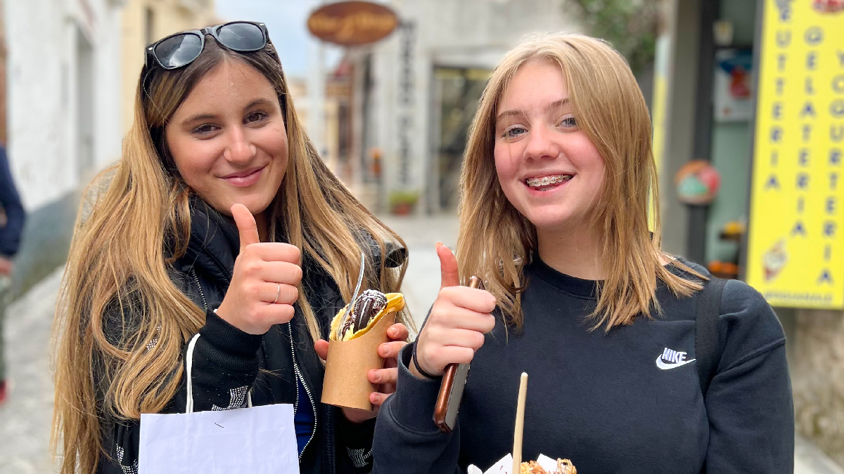 RayburnTours's tweet image. And just like that, a new academic year has arrived! ✨

We wish you all a fantastic year ahead and look forward to seeing our groups travel and enjoy a whole lot of learning and laughter together 😊