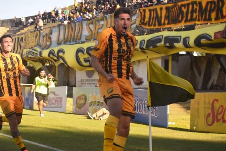 #LigaProfesional BOMBAZO!!! 
Favio Benjamín Cabral de #Mitre será refuerzo de #CentralCordoba 
El delantero oriundo de Villa Dominico (Bs As) tenía una cláusula de salida en su contrato que le permitía romper el mismo ante una oferta de una categoría superior.