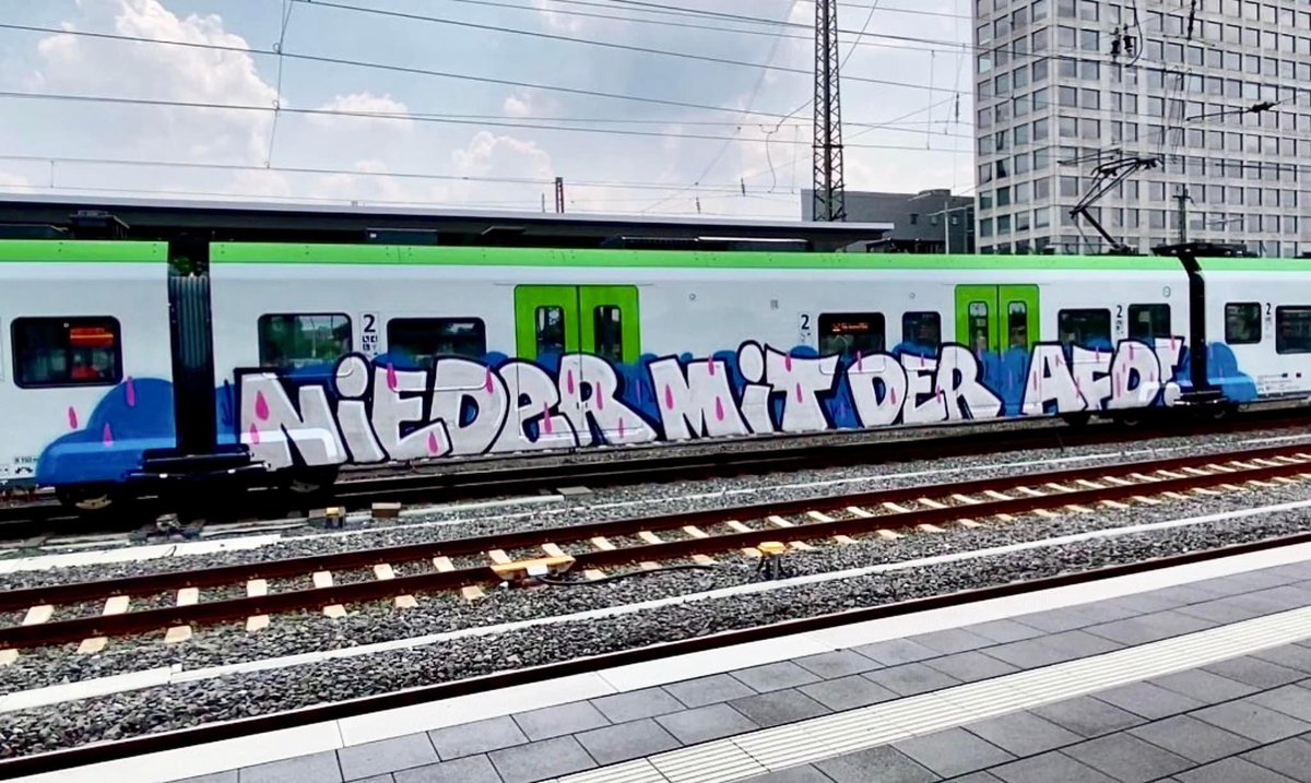 KOstberl's tweet photo. #niedermitderafd https://t.co/Th479foZSC