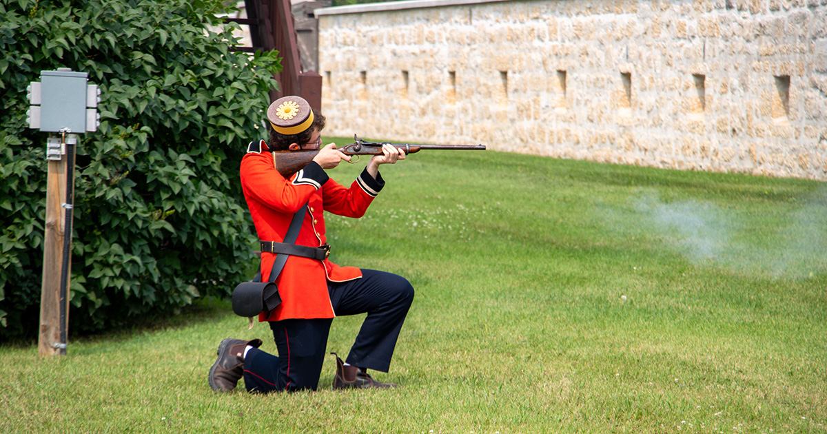 ParcsCanadaMB's tweet photo. La fête du Travail est traditionnellement le dernier jour où les membres du personnel d’interprétation de Parcs Canada, qui travaillent d’arrache-pied, animent des programmes à Lower Fort Garry et à La Fourche, alors c’est un rendez-vous pour une dernière fois en 2024! https://t.co/1wIk36qwUe