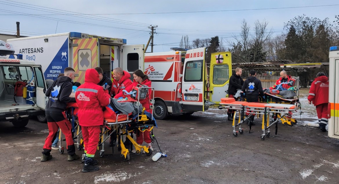 WHO_Europe's tweet image. In Ukraine, critically ill patients may face journeys of 100s of km to specialist hospitals.🏥 

🚑WHO-partner @ArtesansResQ is helping to build the skills of 🇺🇦 hospitals &amp;amp; emergency services to transfer vulnerable patients safely.

bit.ly/3Z8eEdL 

 @EU_FPI @noradno