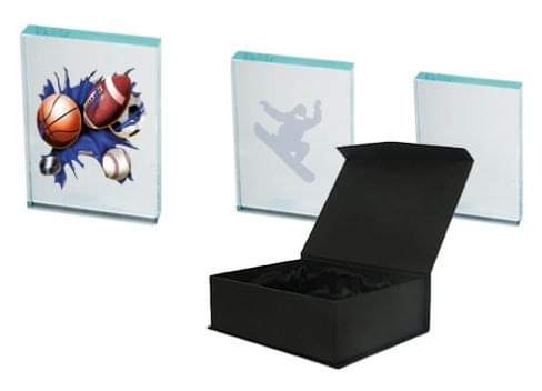 BOUMAN_SPORT's tweet photo. Populair: awards van glas met gravure of bedrukking naar wens! Leverbaar vanaf € 17.00 ex btw (met gratis digiproef): https://t.co/zMGfNfAngD https://t.co/DBbHqHZgmS