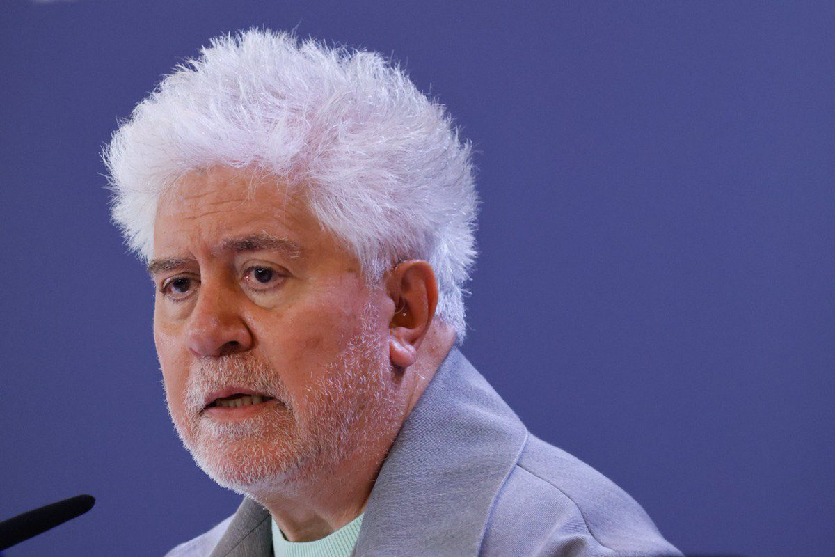 la_Biennale's tweet image. #BiennaleCinema2024 #Venezia81 #TheRoomNextDoor #PedroAlmodóvar: “Fare un film completamente in inglese è stato come cominciare una nuova vita. Questo cambiamento aveva bisogno di un veicolo adatto: in questo caso è stato il romanzo ‘What Are You Going Through’ di #SigridNunez.…