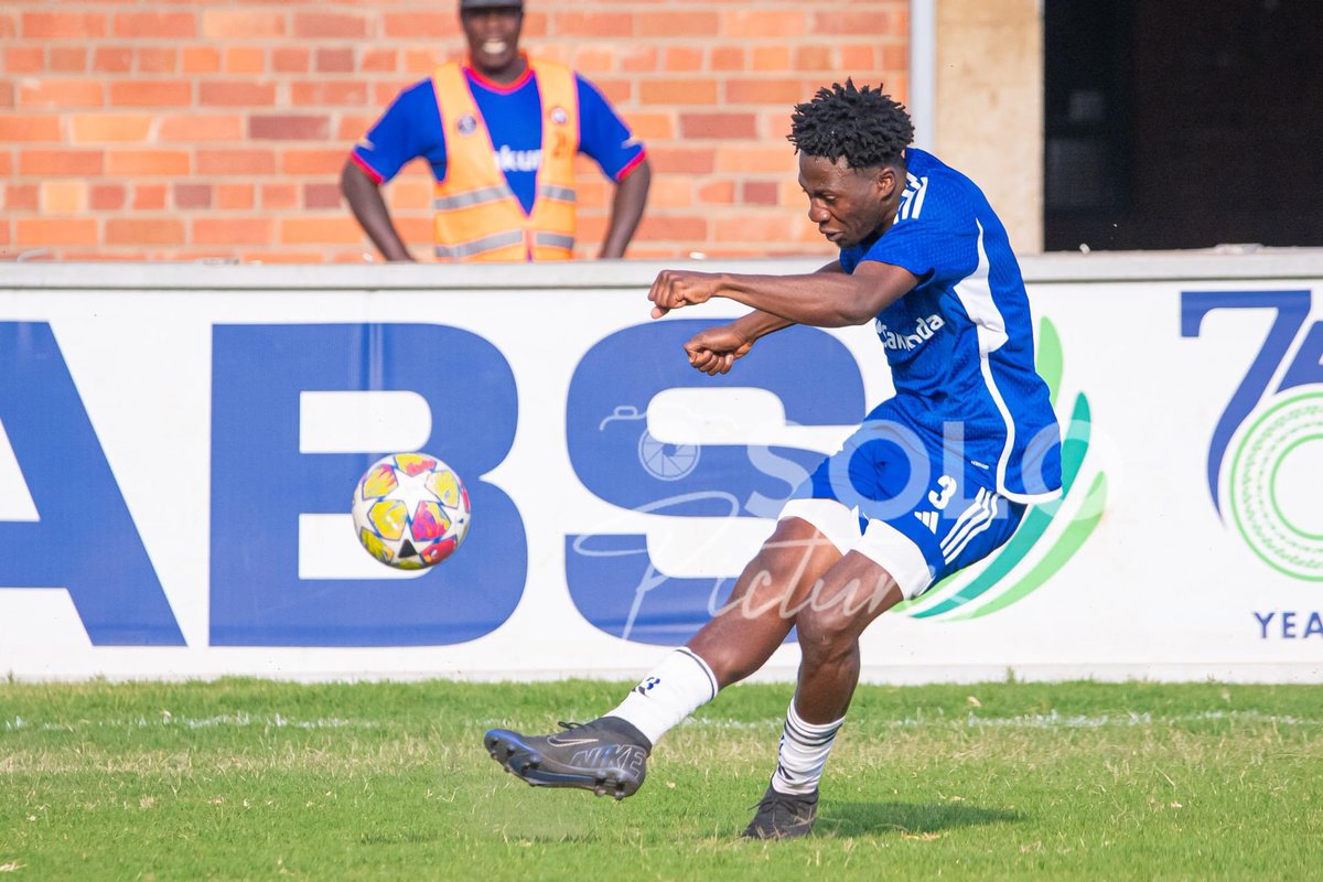 solo2029's tweet image. You team becomes your family, 
The ball becomes your best friend, 
The pitch becomes your home, 
And the game becomes you...
A blessed clucth week to us all and may you own your game.

#photographyiskey #livepure
@princeofsportzw @metsbarmby