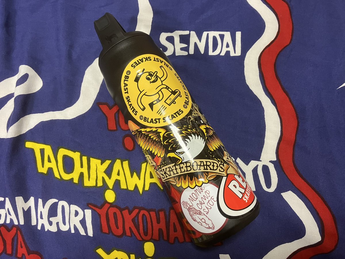 raijintomohiro's tweet image. 久しぶりに水筒を買いました‼️

シンプルだったのは家に帰るまでの一瞬✨「お前は他に時間を使うことがあるだろ💢」と文句を言われながらのステッカーボム🤣

名前もね❤️‍🔥
#水筒 #ステッカーボム #stickerbomb