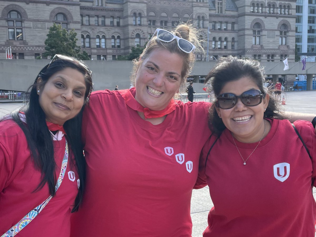 Labour Day celebrations have begun in Toronto at Nathan Phillips Square! Hundreds of Unifor members, activists, and friends of labour are celebrating a brilliant year of worker victories and powerful acts of solidarity. 

Happy Labour Day, everyone!