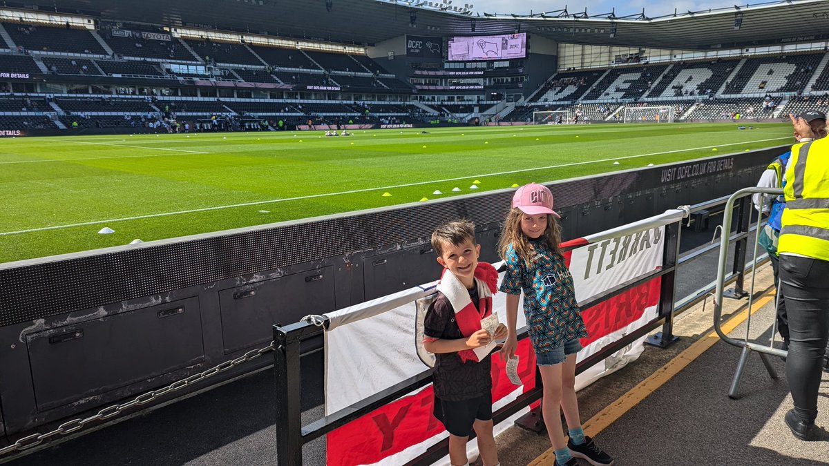 Lose 3-0 but still loved the away day with these two! #Bristolcity #footballfamily