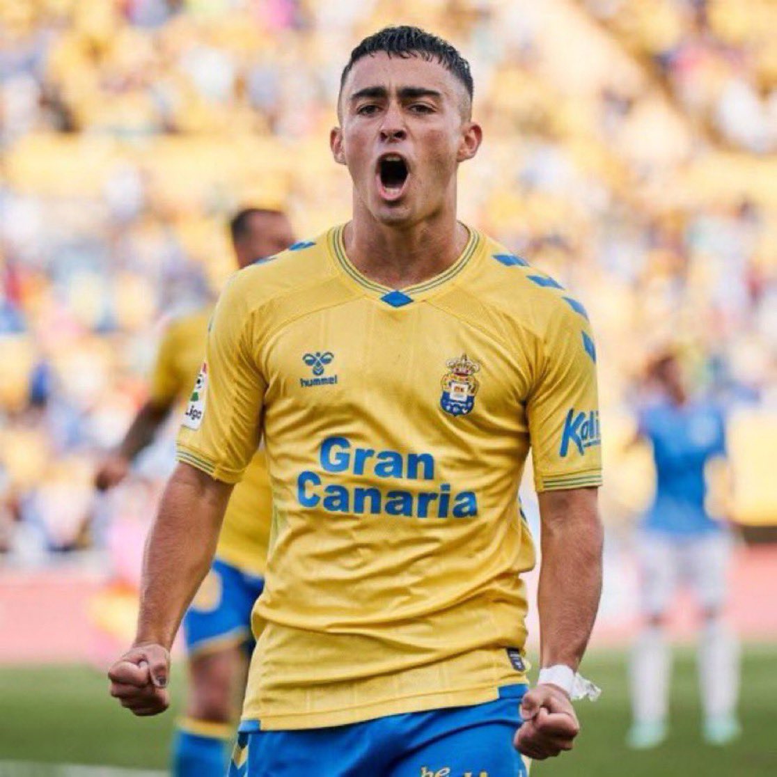 قسم بالله 50 مليون يورو العقد لاعب الاتحاد الجديد 
وحنا عاجزين عن صفقة موليرو بسبب الميزانية رغم عقد لاعب 20 مليون يورو 

#خلصوا_صفقة_موليرو_للهلال