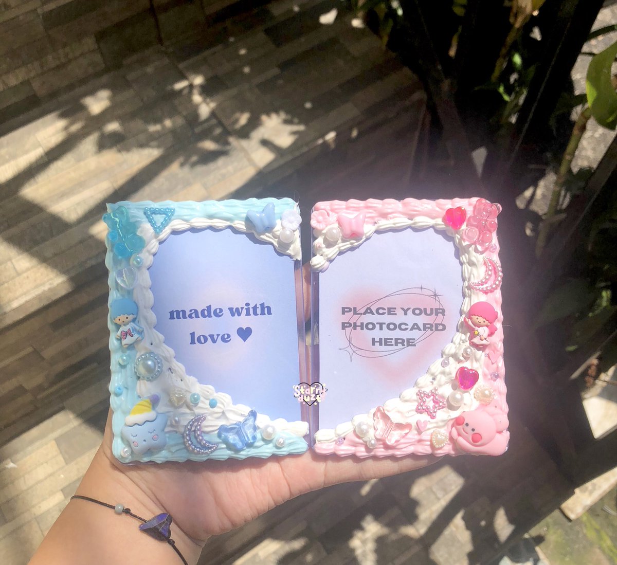 pink &amp; blue couple version 🩷💙 lucu banget kann??? 

🏷 toplo toploader deco decoration cream resin ina lucu hias kpop id holder minisnap mini snap photocard pc commis custom commission ultra pro sultan nct enhypen bts treasure svt rv stayc cahol pc wts