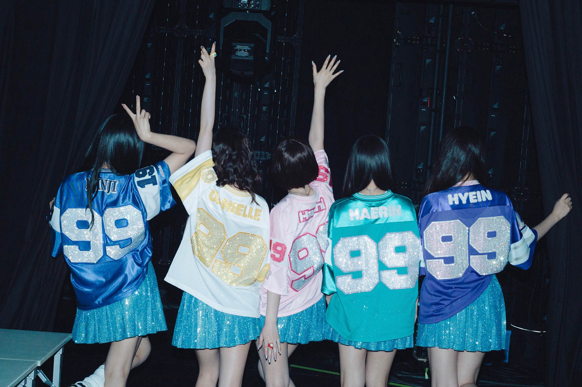 NewJeans バニキャン Tシャツ Blue 青 M