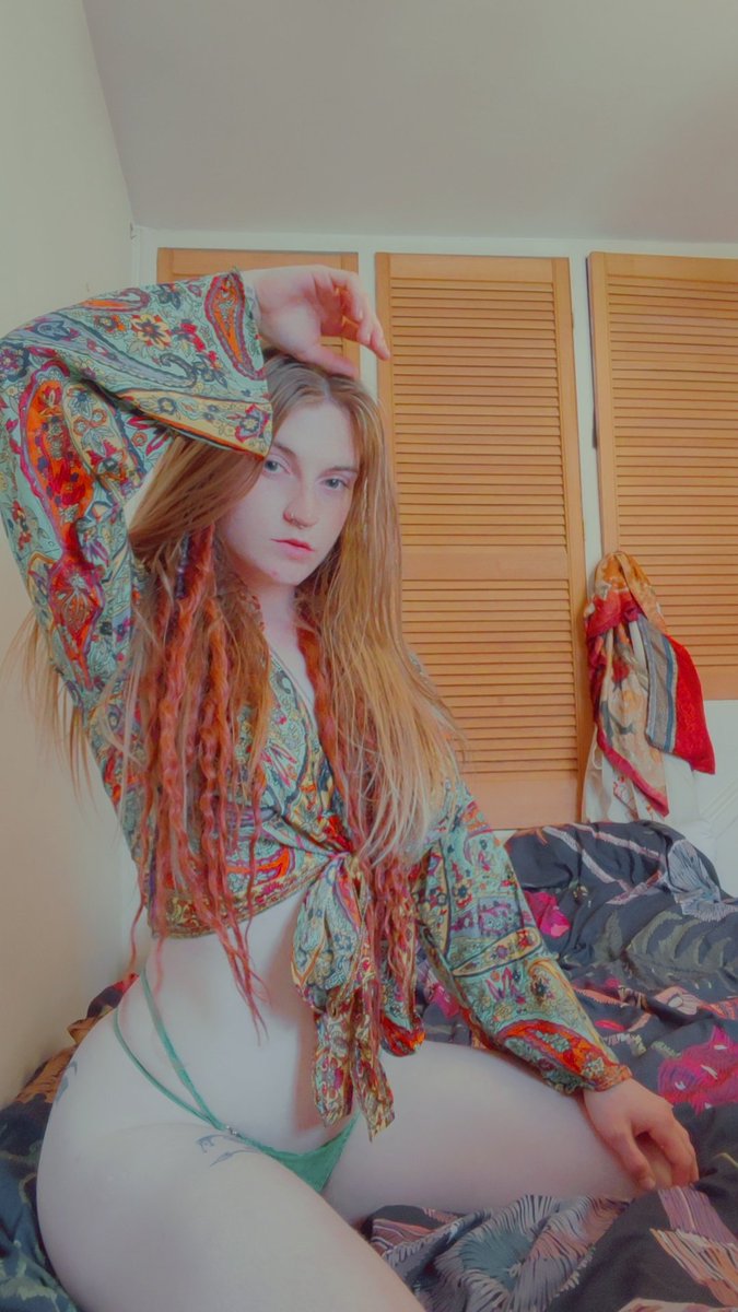 Heyits_miaa's tweet photo. The feral type ;)

[ #ginger #petite #switch #femdom #hippiegirls #thong] https://t.co/E85nRzCPac