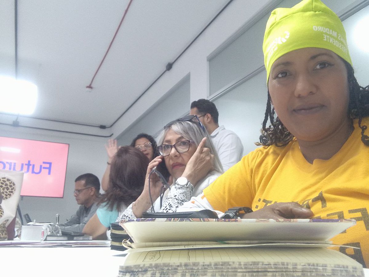 Nuestra Vocera nacional del frente Fernanda Bolaños (FFB) en reunión para seguir avanzando @joannaberroteran <a href="/antoniohd_jpsuv/">Antonio Hernández</a> <a href="/pedrodiazg59/">Pedro Diaz</a> <a href="/Juanfra83212901/">Juan francisco Cedeño</a> <a href="/diliavarga83047/">dilia vargas</a> <a href="/coronil_milagro/">Milagro Coronil</a>