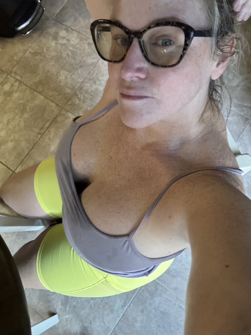 Well I spoke to soon. The AC went back out again last night while it was raining so another scorcher<a href="/tag/selflove"class="tags"><span>#selflove</span></a><a href="/tag/bodypositive"class="tags"><span>#bodypositive</span></a><a href="/tag/mirrorimage"class="tags"><span>#mirrorimage</span></a><a href="/tag/fantast"class="tags"><span>#fantast</span></a>