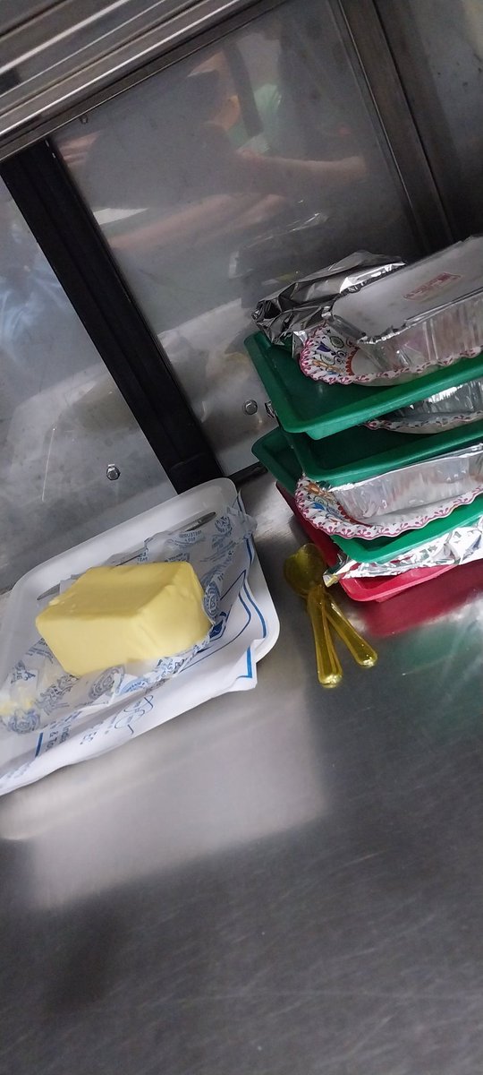 sunil_pks's tweet photo. Aaj mujhe #Bandebharat me bahut kharrab food service mila he ... tea &amp; snack late serve kia gaya &amp;  #Expired juice serve kia gaya ...me Shri @AshwiniVaishnaw ji se request 🙏 karta hun ki isme Jo vendor jimedaar he usko sabak mile ki dubara Esa galti na kare https://t.co/zofpcxISjn