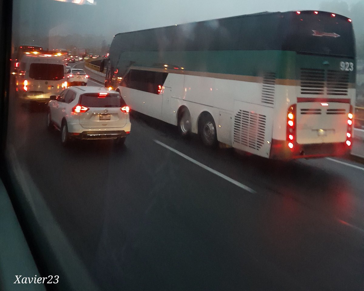 Carretera Toluca México detenido por deslave cerca de la caseta