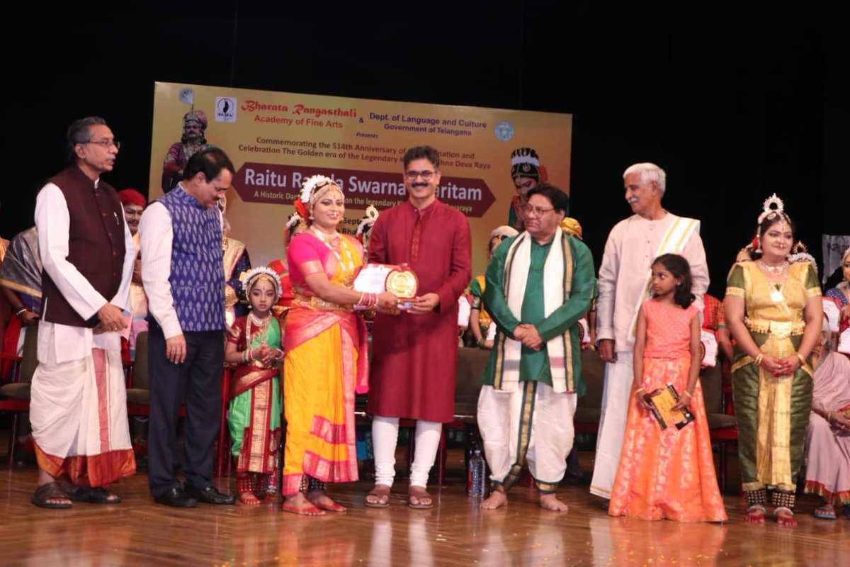 VUjjivana's tweet photo. Here are some highlights from the magnificent Raiturayala Swarna Charitam, a dance ballet celebrating the legendary King Sri Krishna Devaraya. https://t.co/0zZqrjsSlK