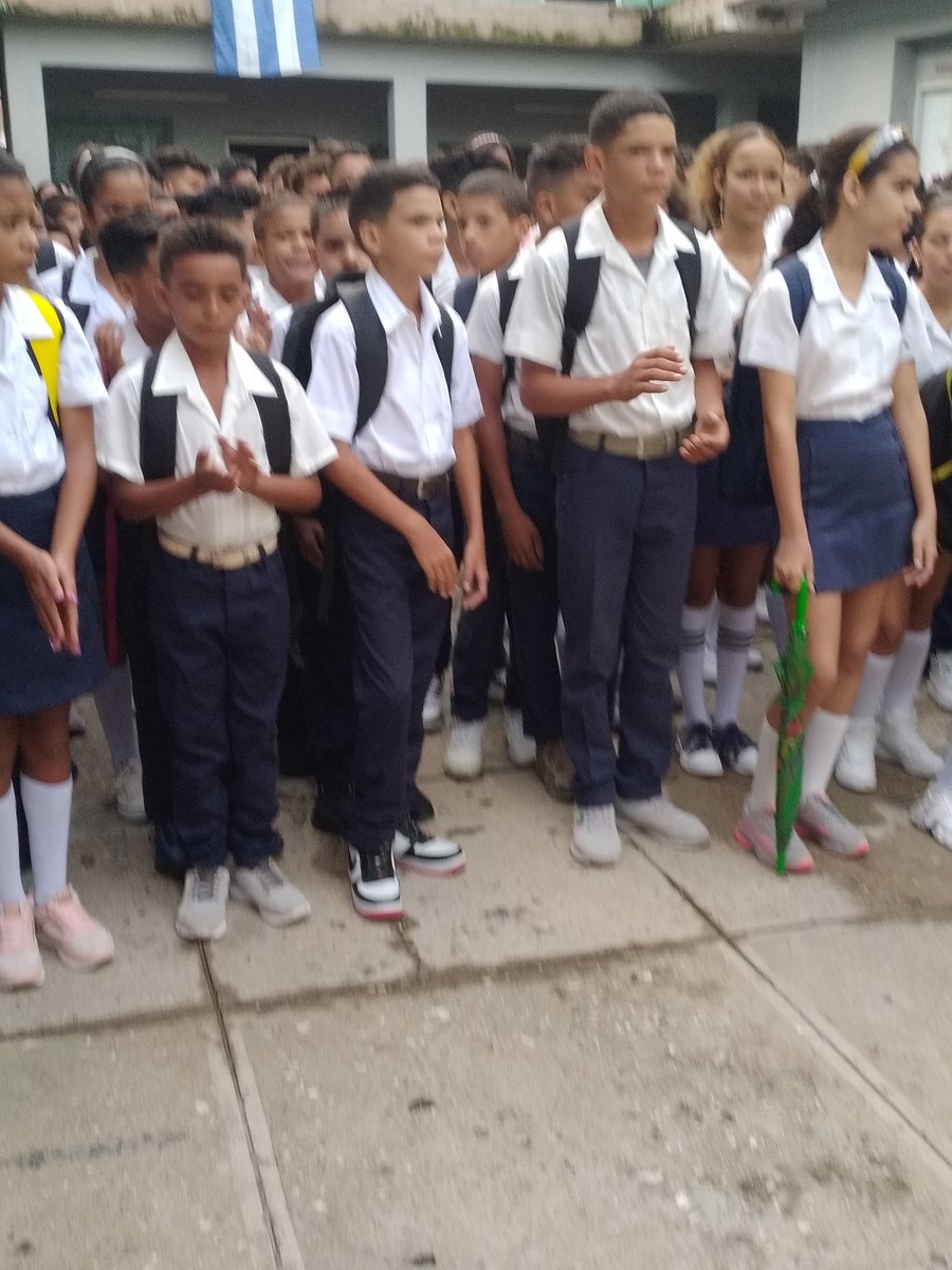 EsbuJ43300's tweet photo. Se inicia en nuestra institución un nuevo curso escolar, trabajaremos duro para alcanzar resultados superiores
#CubaMiINED
#EducaciónSecundariaBásica
#PorCubaJuntosCreamos https://t.co/PasjjPEmGm