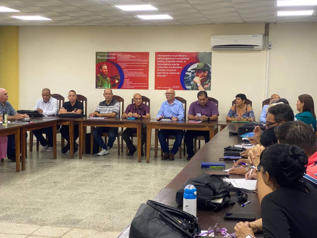 Encabezada por el Viceministro, Dr. C. Reynaldo Velázquez Zaldívar, una delegación del Ministerio de Educación Superior de Cuba chequea, este lunes,los resultados del corte parcial del cumplimiento del Proyecto Estratégico del año 2024 en la Universidad de Camagüey (UC). #UCCuba