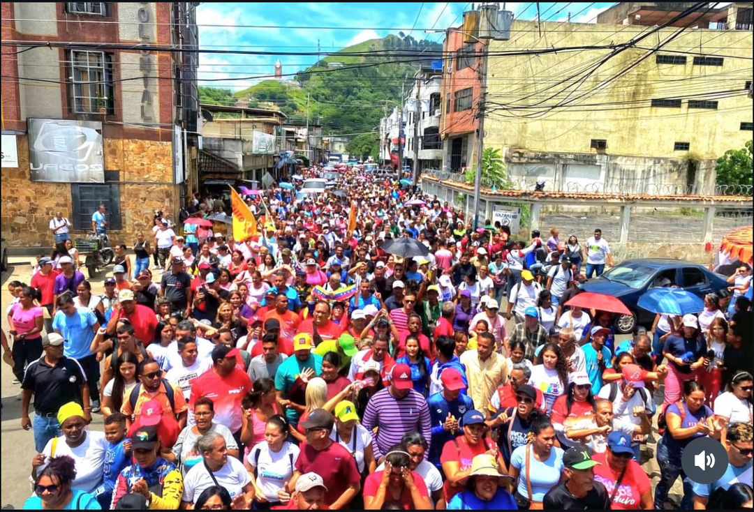 JosePalomoMunoz's tweet photo. Las calles son del pueblo  y siempre en lo bueno porque la maldad no hace falta ☮️🇻🇪
#PsuvEnLaCalle
#Paz 

@NicolasMaduro 
@dcabellor 
@josemvasquez https://t.co/krgGI9g8bV
