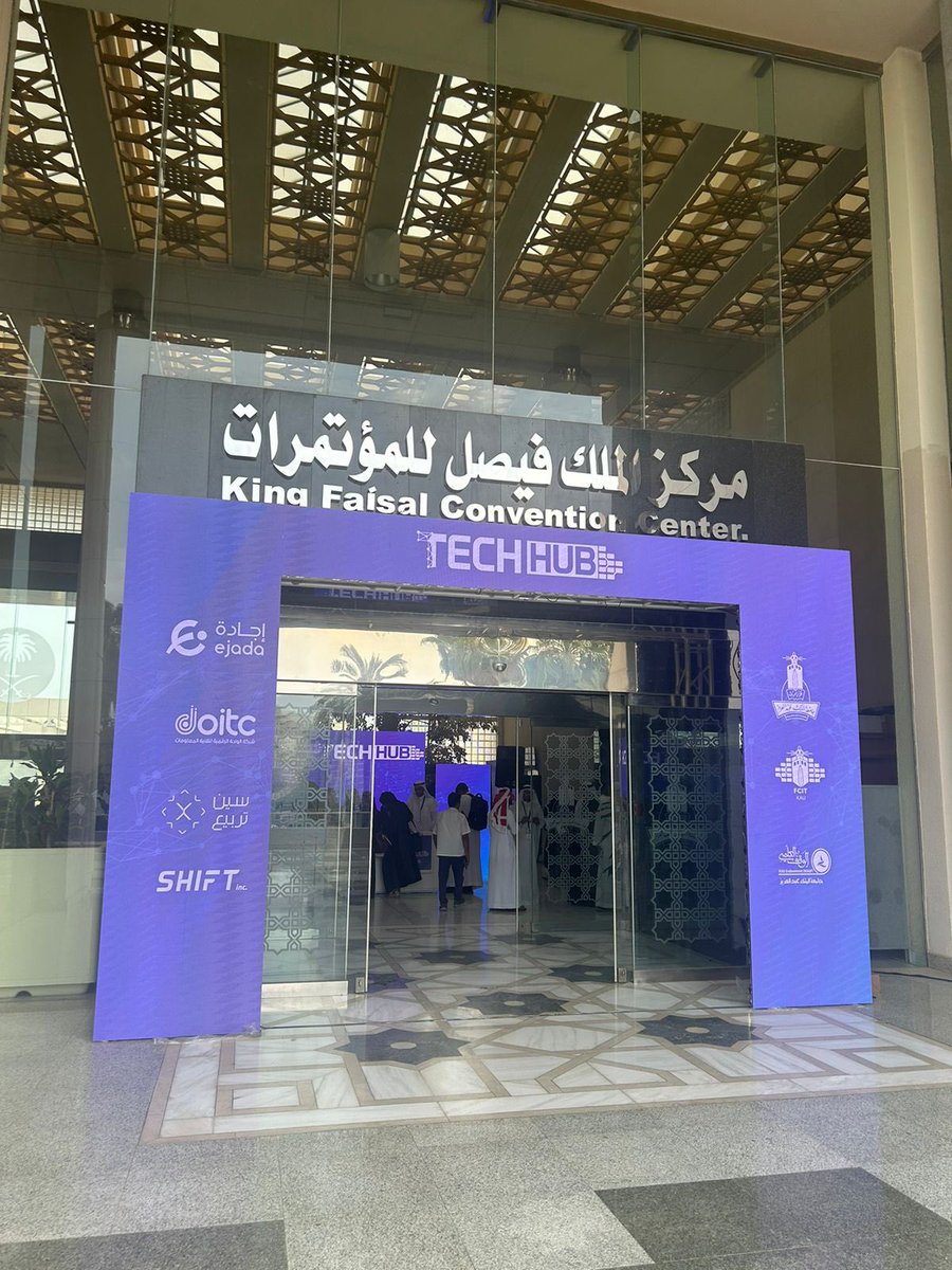 mosaweeq's tweet photo. سُعدنـا بحضوركم في اليوم الأول من #TechHub2024 💜
والي فاتتـه الفرصة، باقي غدًا وما بعده
ننتظــركم ! 💜 #تمكين_الأجيال https://t.co/RTXHrpumBi