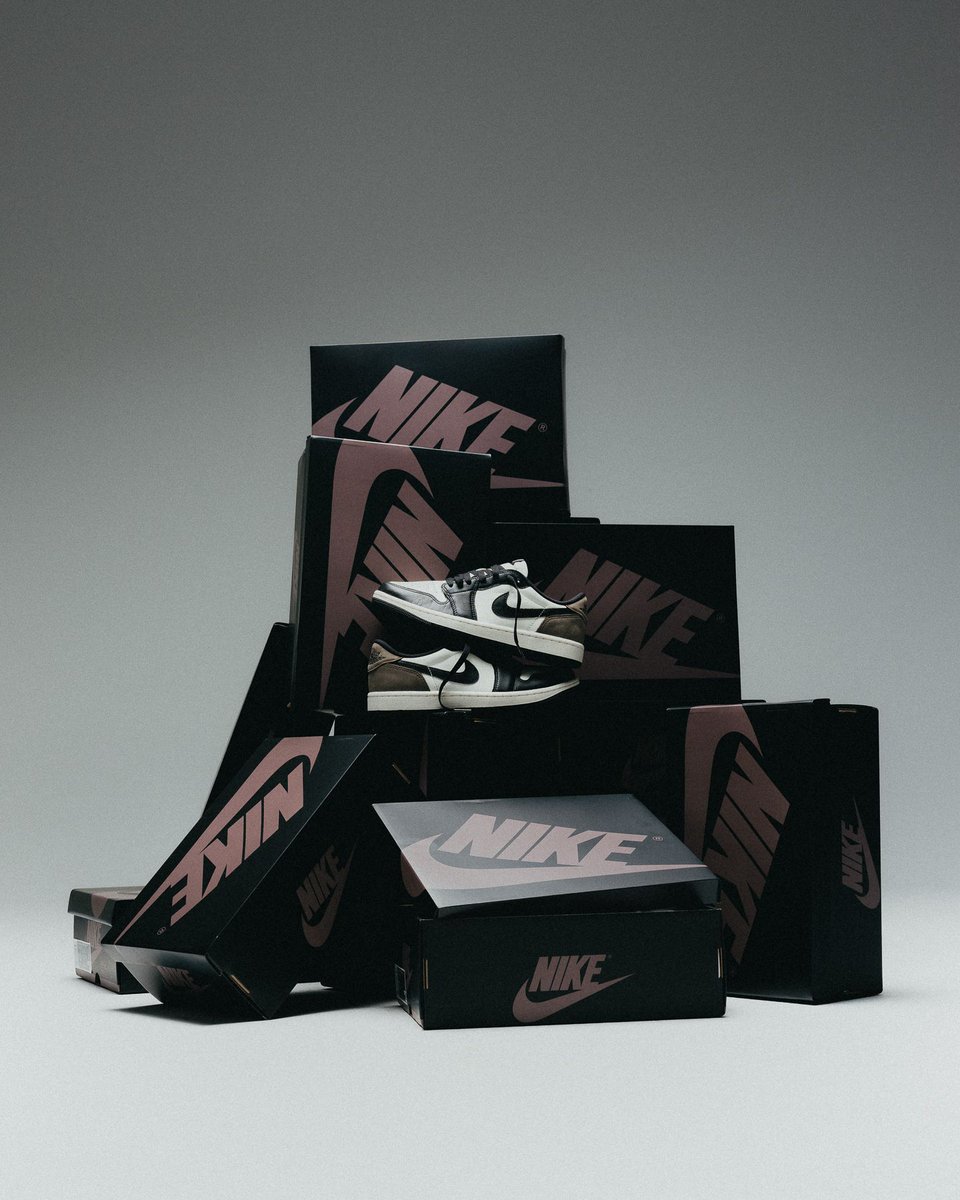 Sneaker News tweet media