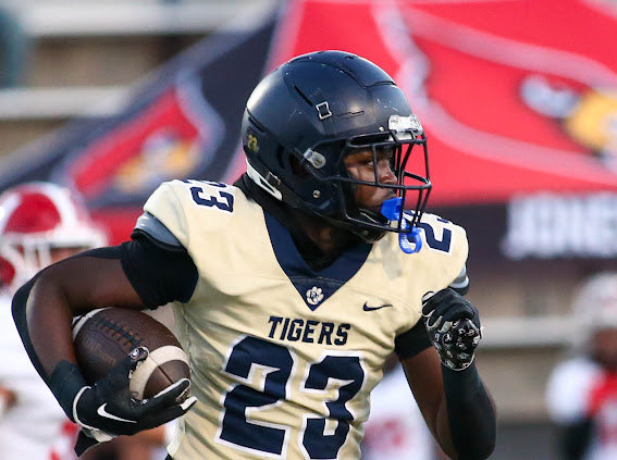 mahone_derrick's tweet photo. ⁦⁦@MCARisingSenior⁩ Watch List: ⁦@DCTIGERS_FB⁩ junior RB ⁦@_Zmanfr_⁩ had 223 rushing yards in Saturday’s win over Newton. ⁦@CoachJTW⁩ ⁦@Coach_Ken_Quinn⁩ https://t.co/NDjhie37i8