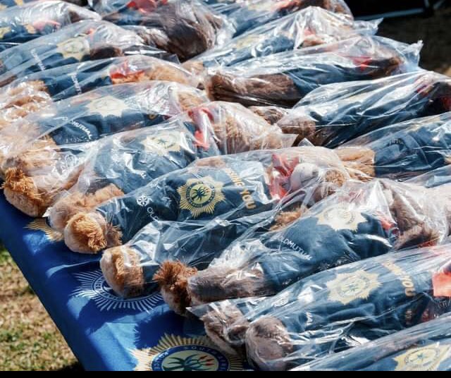 Sisathando1's tweet photo. The SAPS annual commemoration paid tribute to the 39 brave men and women in blue who lost their lives in the line of duty between April 2023 and March 2024.
Photo: Facebook https://t.co/jI2NkdlY3Y