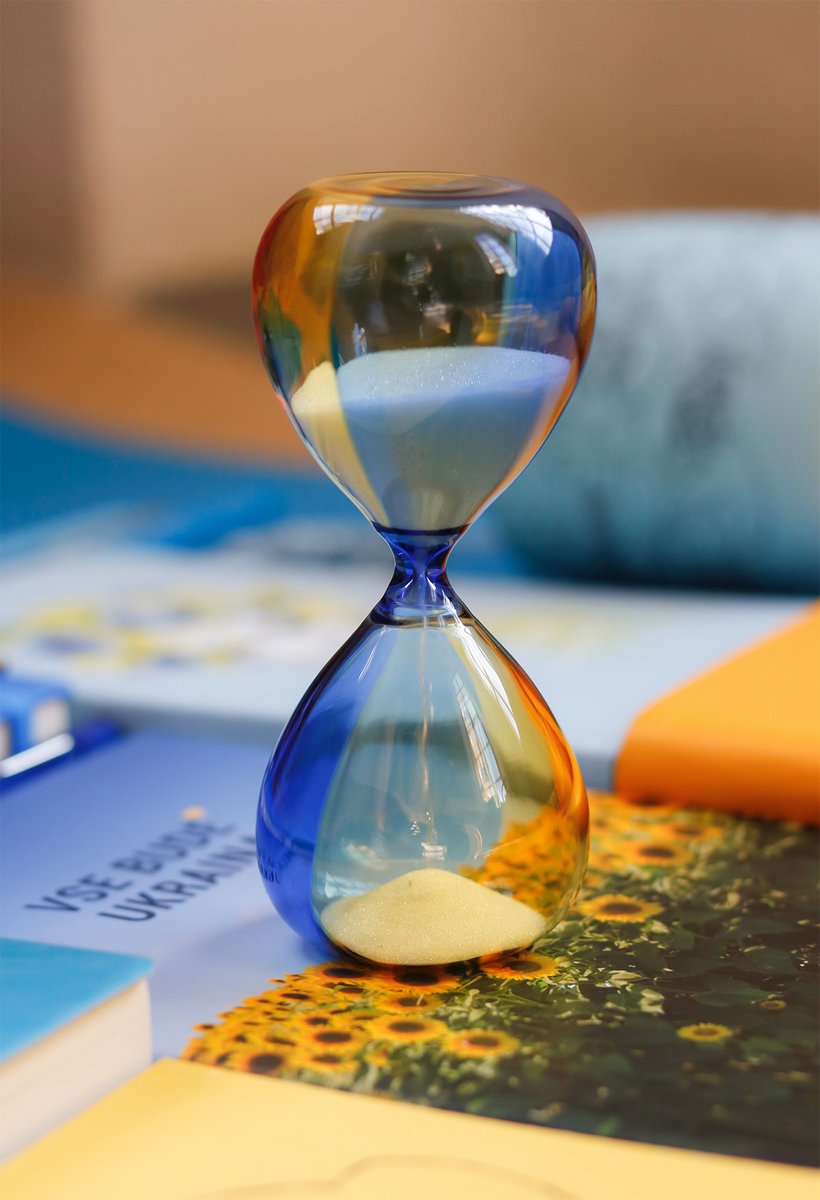 djournal's tweet image. Новинка — пісочний годинник Hightide Bicolour з Японії. Виготовлений вручну з двоколірного скла та наповнений білим піском, об'єм якого еквівалентний часу тривалістю приблизно 5 хвилин — shop.djournal.com.ua/index.php?prod…