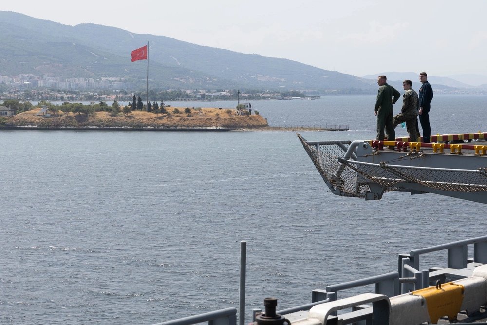 Dear #US diplomats currently serving in #Turkey. Stop reporting that security conditions in Türkiye are normal. You must had warned the #USNavy &amp; #USMC in advance to not have their USS Wasp (LHD-1) visiting #Izmir. Now, their sailors are paying price of your mistake.