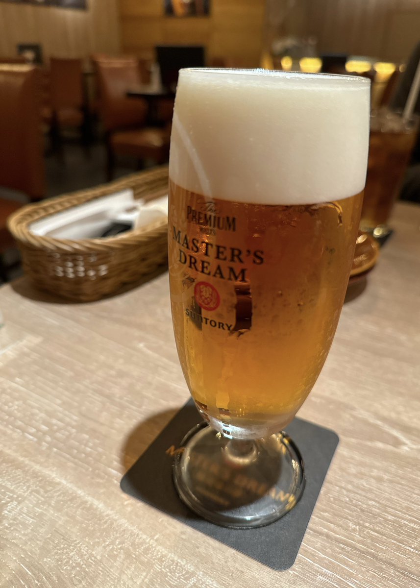kensukeaoba's tweet photo. 今日も一日お疲れ様です✨
冷え冷えのビールで乾杯🍻 https://t.co/LVf8Yghmq5