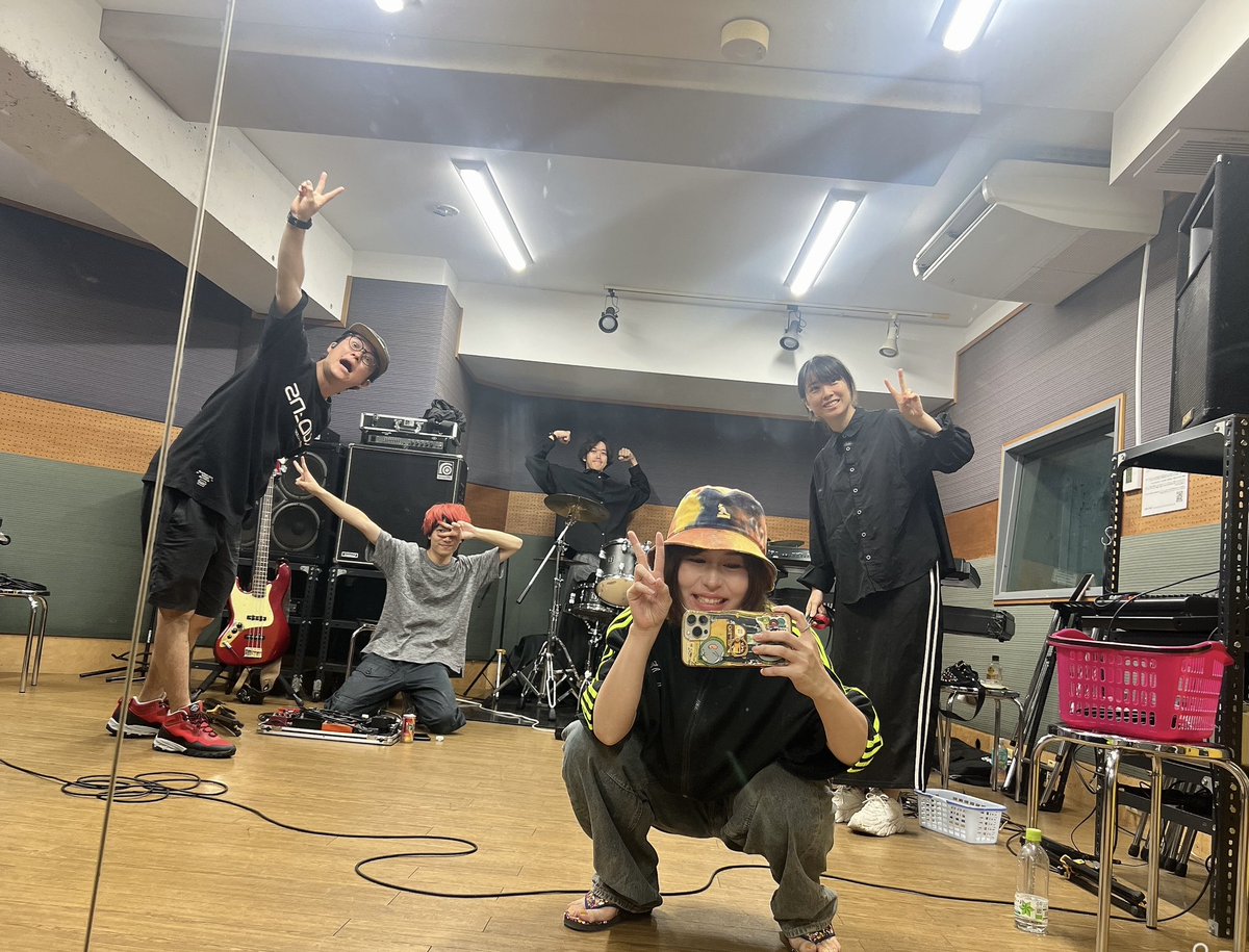 chi3ika21's tweet photo. スタジオ楽しかったああああ
康士郎、Seppy、原ちゃんは合わせる度私の頭の中を汲み取ってくれて本当にいつも感謝ばかりです…！
知音君は今日はお休み！代わりに来てくれたイトー君、これまた全身で音楽する最高ベーシストだった…！音楽の縁てすごいね🔥

9.27...9.27...9.27...
#エンタメは心の太陽 https://t.co/xyOcpObc4i